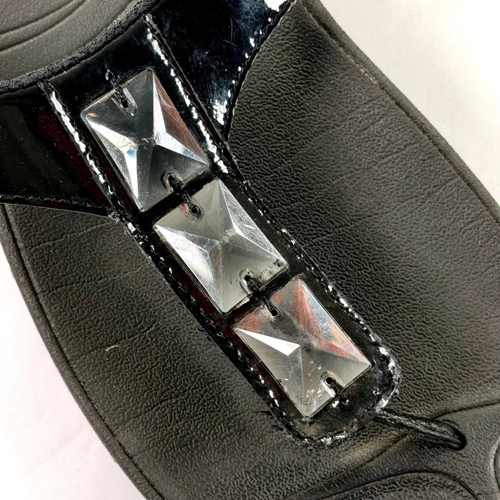 FitFlop Pietra Thong Sandal Womens 10 Black Patent Leather Crystal Wedge Comfort - Picture 2 of 13
